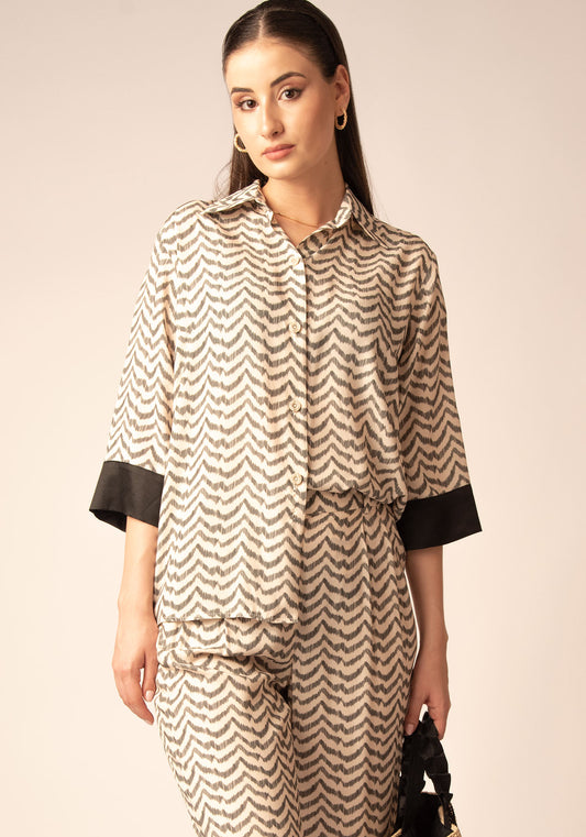 Women's Relaxed Shirt with Contrast Hem - Chevron