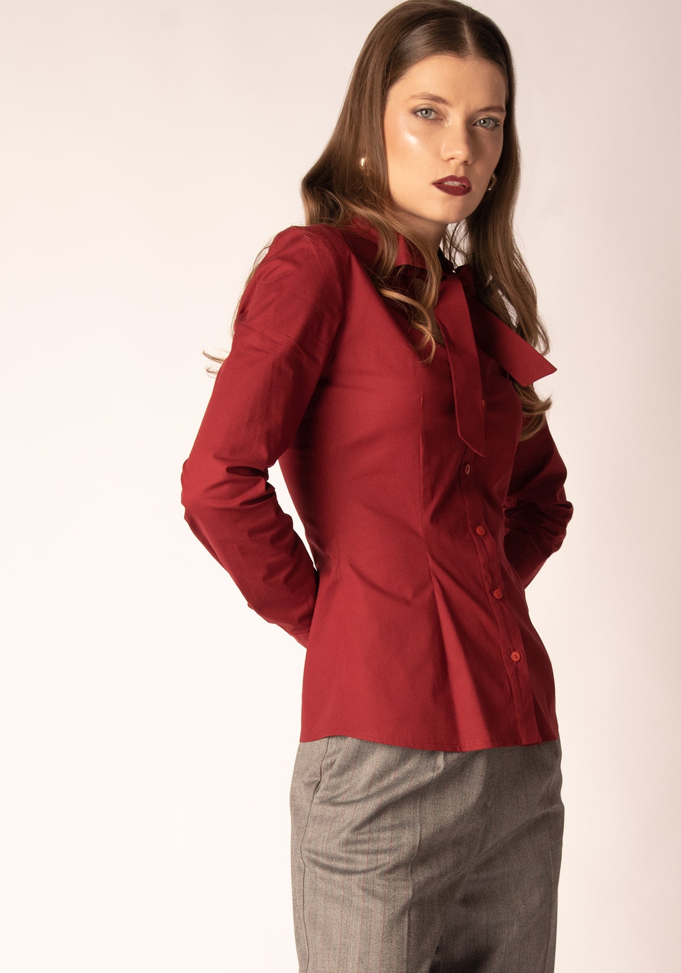 Women's Tailored Poplin Bow Shirt in Burgundy