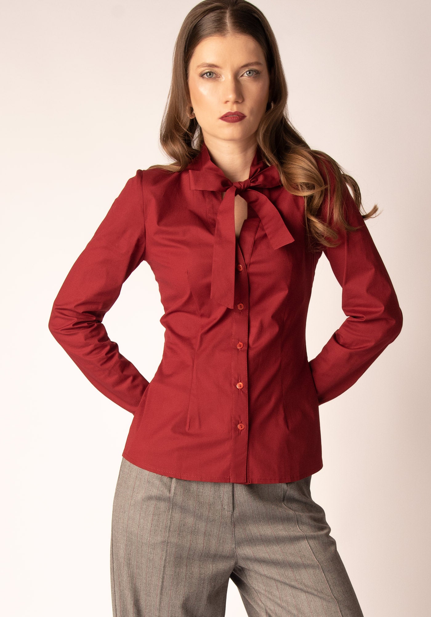 Women's Tailored Poplin Bow Shirt in Burgundy