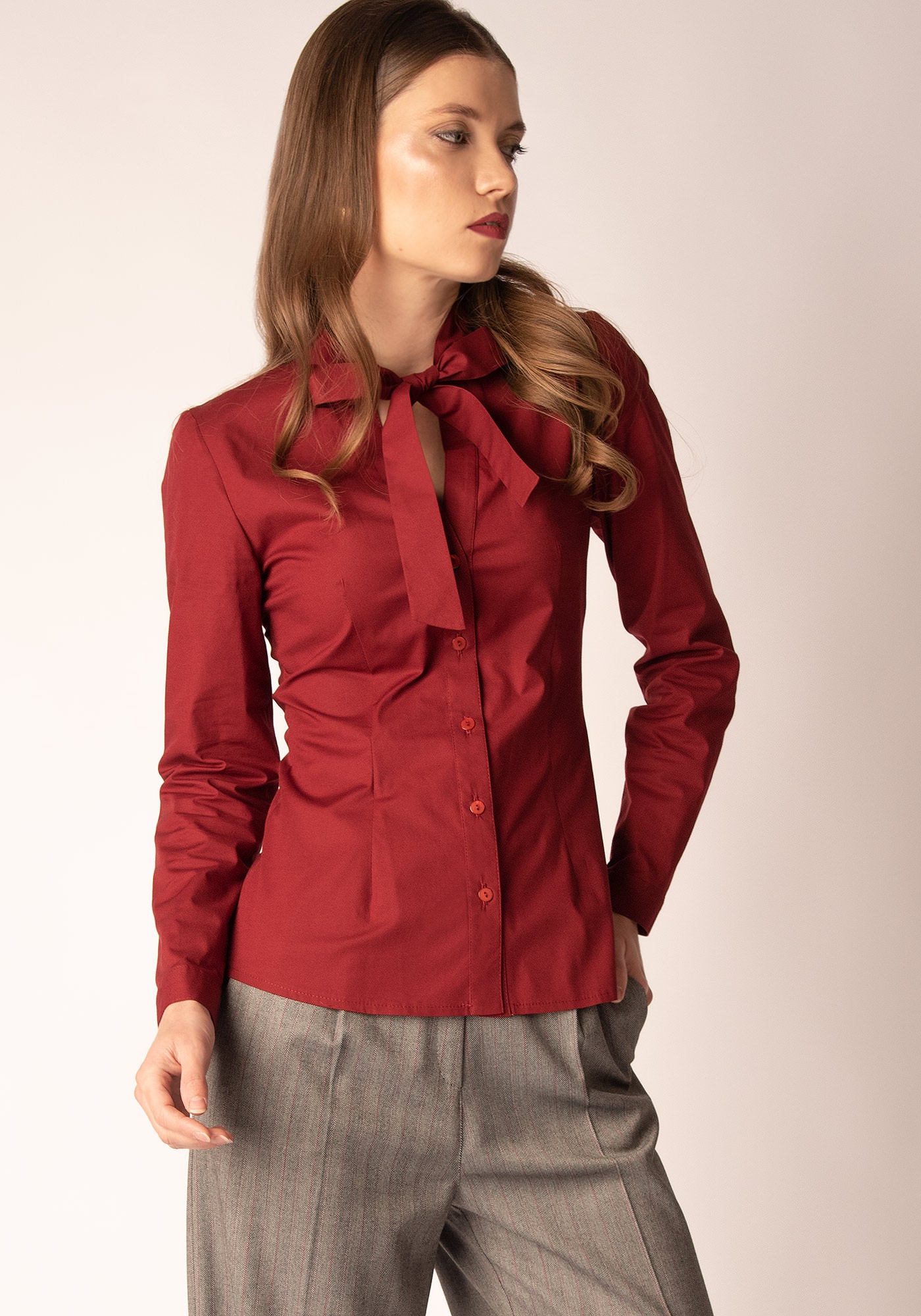 Women's Tailored Poplin Bow Shirt in Burgundy